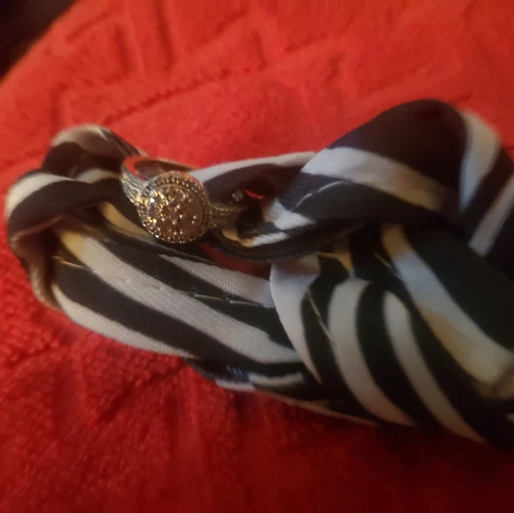 Women's 925 Sterling Silver Real Diamond 💎 Cluster Promise Ring - Picture 2 of 8